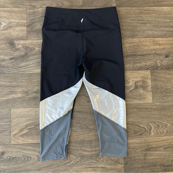 Peloton Capri Leggings - Picture 3 of 6